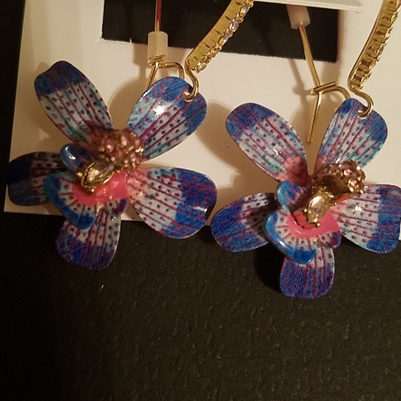 Betsey Johnson orchid blue dangle earrings - Picture 2 of 4